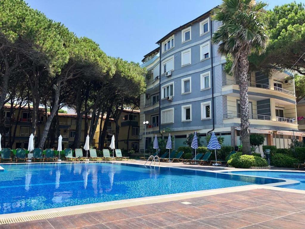 Mali I Robit Beachfront Apartment Golem  Exterior photo