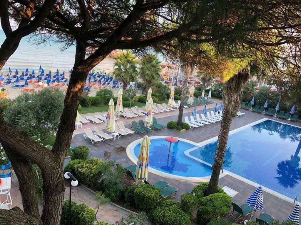 Mali I Robit Beachfront Apartment Golem  Exterior photo