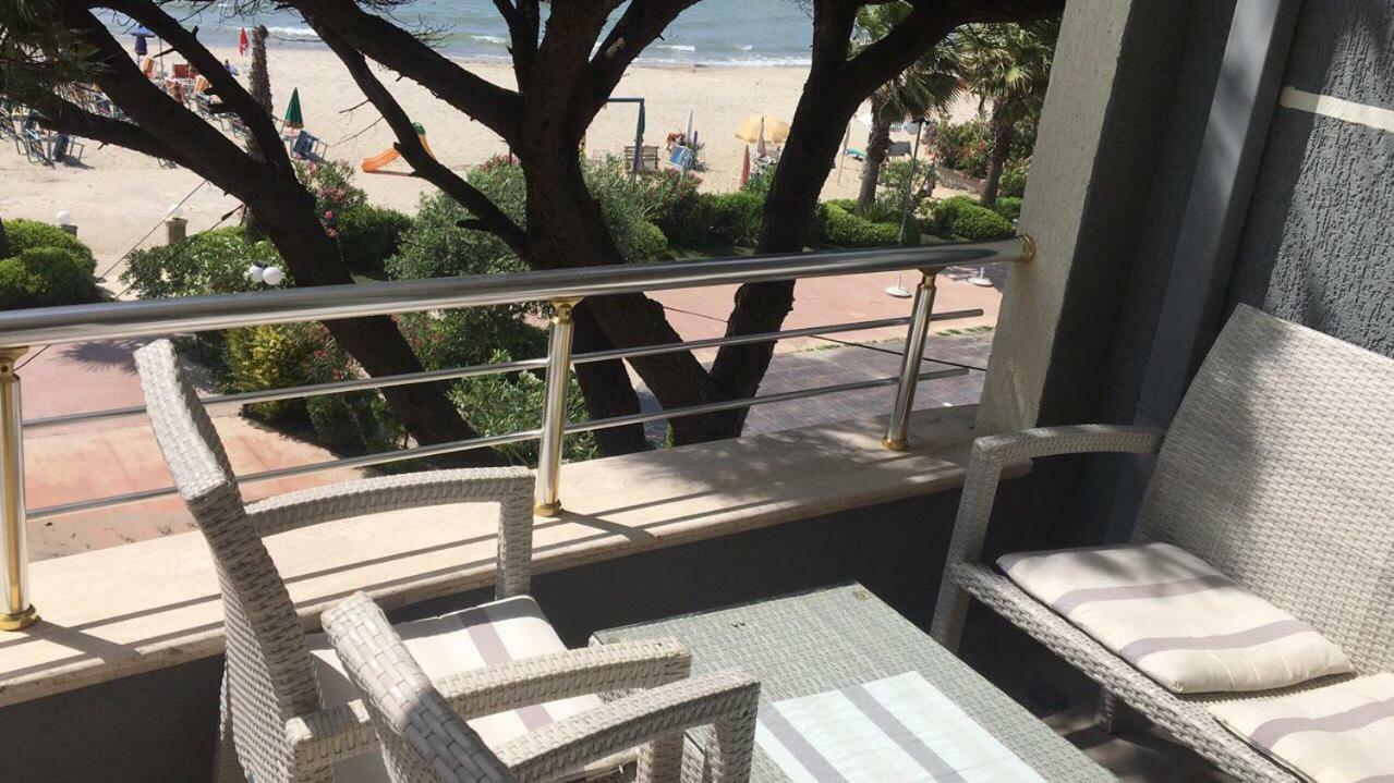 Mali I Robit Beachfront Apartment Golem  Exterior photo