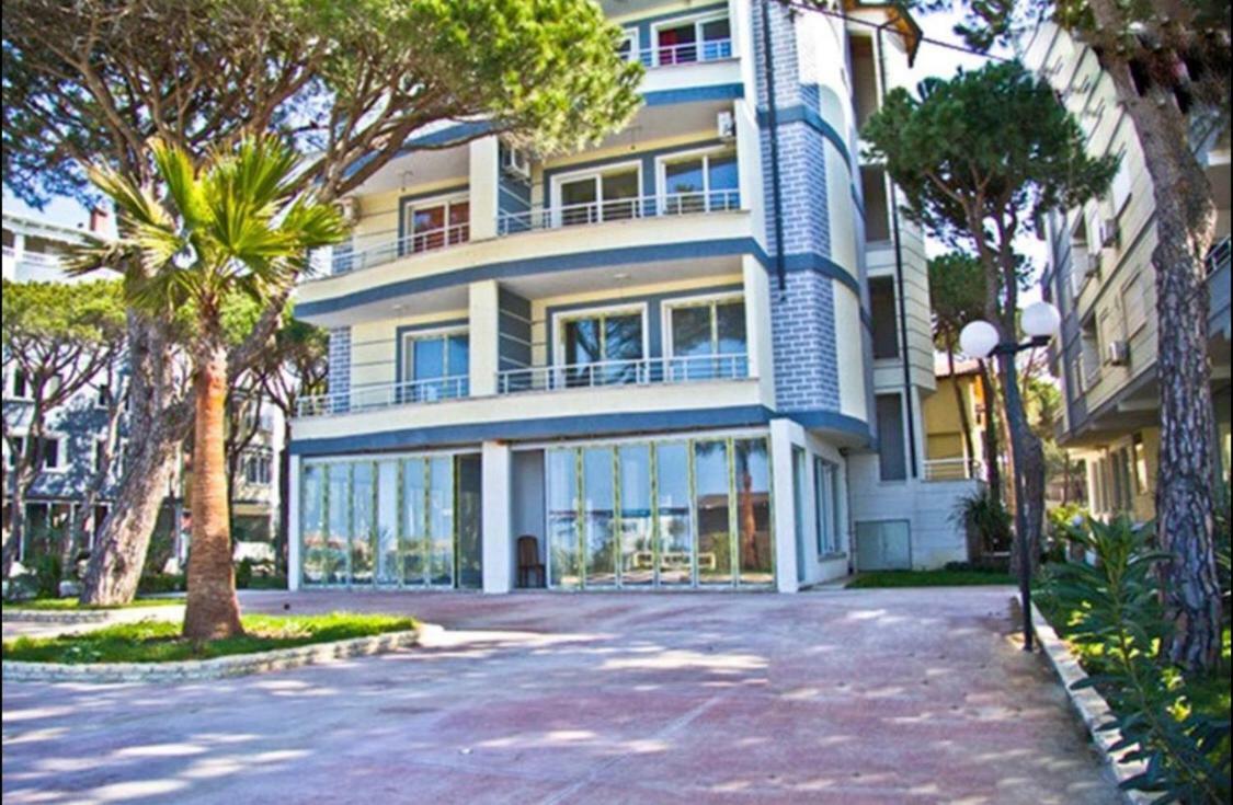 Mali I Robit Beachfront Apartment Golem  Exterior photo