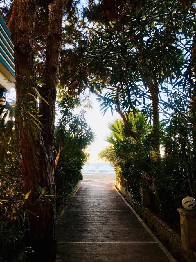 Mali I Robit Beachfront Apartment Golem  Exterior photo